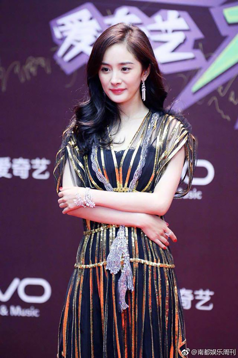 Thảm đỏ iQiYi: Dương Mịch cân cả dàn mỹ nhân Cbiz, bạn gái Trương Hàn nhan sắc ngày càng lên hương Thảm đỏ iQiYi: Dương Mịch cân cả dàn mỹ nhân Cbiz, bạn gái Trương Hàn nhan sắc ngày càng lên hương